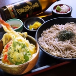 平日お昼はランチメニューが大好評！