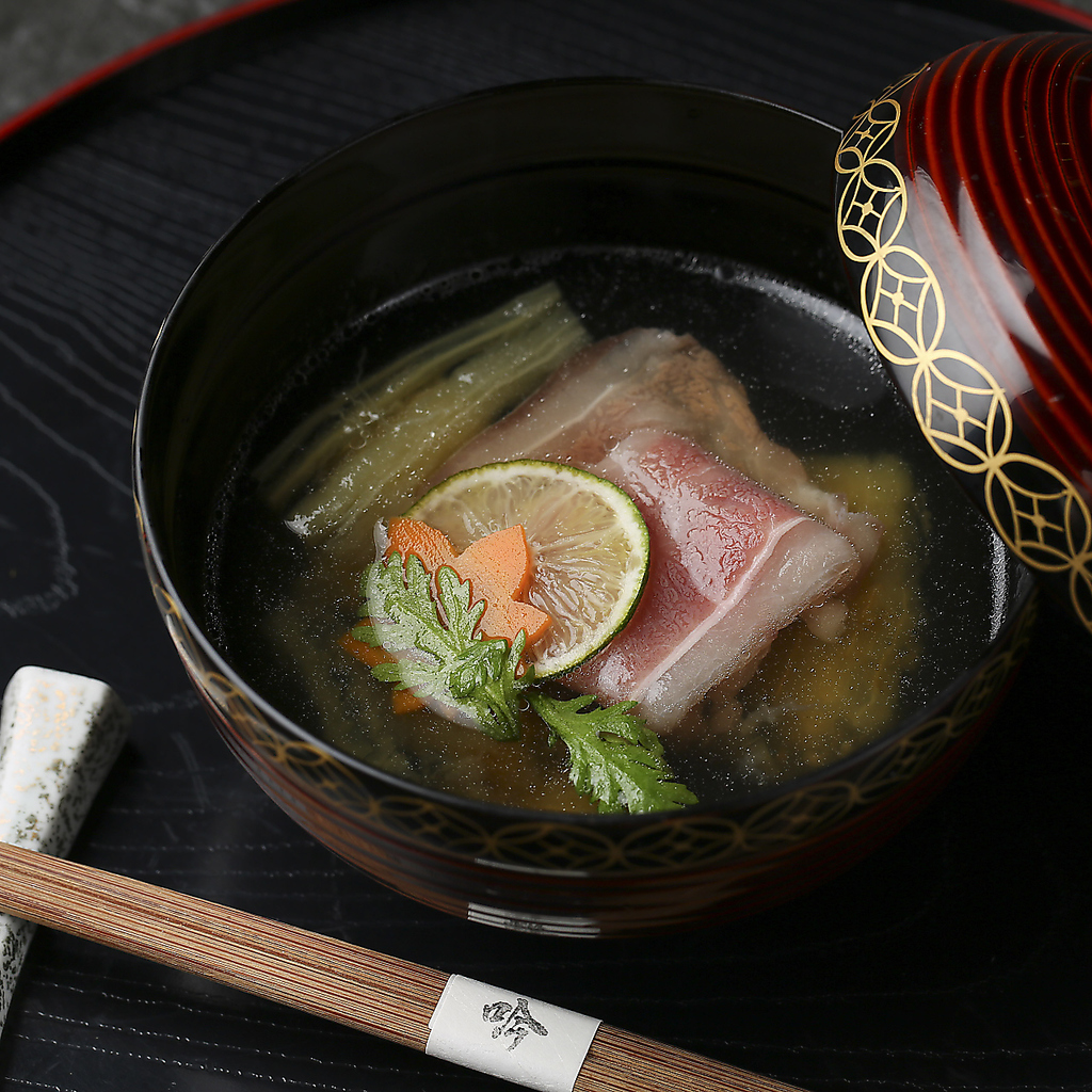 メニューの数々に尾崎牛を用いた「肉割烹」。お肉を様々な和食の形でお楽しみいただけます。