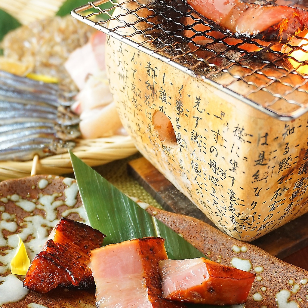 当店自慢の酒粕ベーコンはお酒のおつまみにもピッタリ！その他逸品料理も多数ございます！