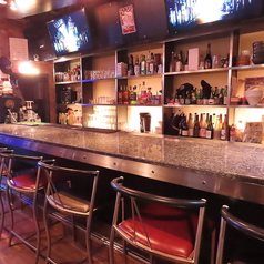 お洒落なカウンター席はお一人様でもお気軽にご利用いただけます。お仕事帰りのサク飲みや、おひとり様も大歓迎です!お酒を片手にお愉しみ頂けます。