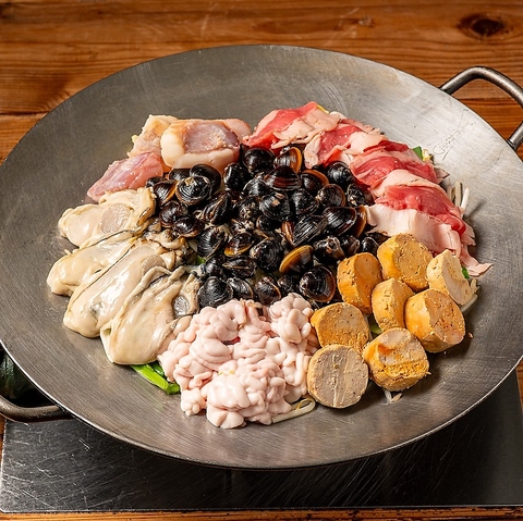 「しじみ炊き肉 くにき阪急梅田店」は、旬の食材を活かした料理が楽しめるお店です。