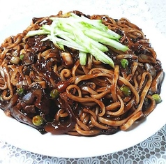 ジャージャー麺
