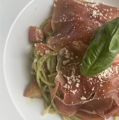 生ハムとトマトのジェノベーゼ