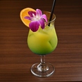 【華やかなドリンクメニュー】当店のドリンクは、色鮮やかなカクテルから生ビールまで多彩に揃えています。
