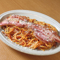 料理メニュー写真&nbsp;大きなベーコンのナポリタン