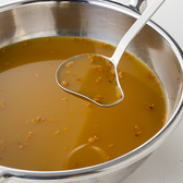 【カレースープ】マイルドなカレーに特製エスニックスパイスをお好みで加えることが出来るスープです