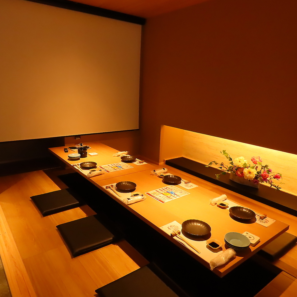 集合解散も楽チンな立地にある大型和食宴会場◎プロジェクターもございます。