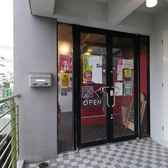 準備や片付け不要!開放的なテラス席で、手ぶらでBBQをお楽しみいただけます。お一人様2,500円(税込)で気軽にBBQを満喫!さらに、+3,000円(税込)で2.5時間の飲み放題も追加可能です。気の合う仲間とワイワイ、アウトドア気分を味わいませんか?