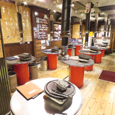 明るい店内。お一人様にもデートにも最適な席をご用意。気軽に韓国料理を楽しめます！