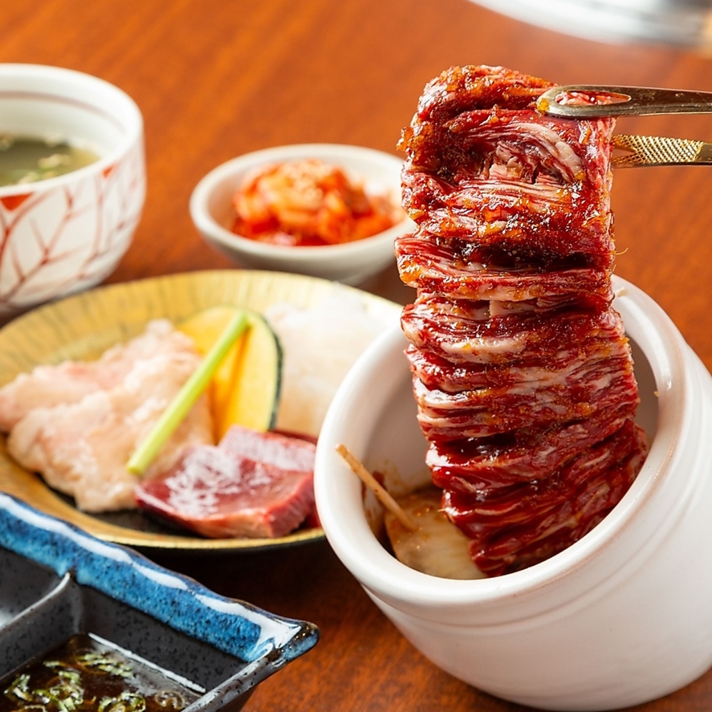 どの年代も楽しめるメニューを豊富にご用意していますので、ご家族連れでもお一人様でも、お気軽に！