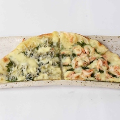 桜海老とシラスと大葉の薄焼きハーフピザ