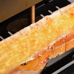 スイスの焼きラクレットチーズ ジャガイモを添えて