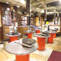 気軽に韓国料理を楽しむのに最適なお席。サムギョプサルを焼きながら盛り上がりましょう！