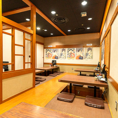 くつろぎの掘りごたつは、会社宴会、ご家族でのお食事会など、様々なシーンに人気です。