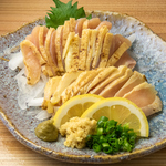鳥刺しや本鮪やはまち、サーモンなど新鮮なお刺身をご用意しております