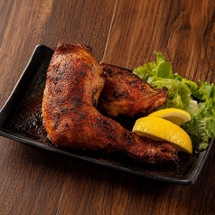 骨付きもも肉のジャークチキン