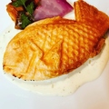 料理メニュー写真 真鯛のパイ包み焼き〈エシャロットソース〉