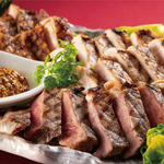 牛・豚・鶏を全て味わえるボリュームたっぷり1ポンドセットも！みんなでシェアがおすすめ