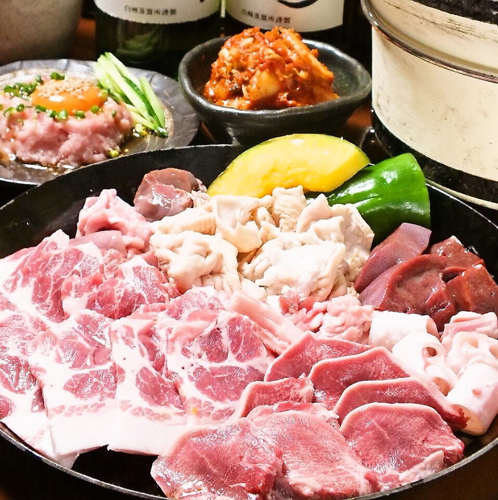 食べ放題は秘伝の味噌ダレで頂く豚肉8種とご飯の食放+おつまみ5種でなんと1800円～！詳細コースへ