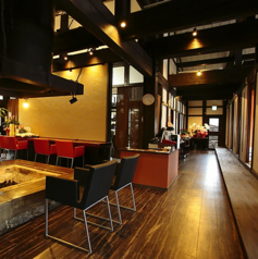 カウンター席もご用意しております。お一人でもお気軽にご利用ください。