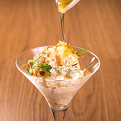 “禁断の”ポテトサラダ ～ブルーチーズ×蜂蜜～