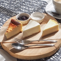 3種のチーズケーキを一皿で食べ比べ。