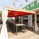 開放的なテラス席