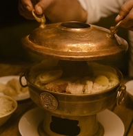 モダン空間でお洒落なつくりの温かみのあるお席をご用意