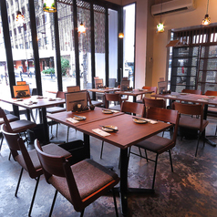 1階にも2名様～4名様のテーブルあります！