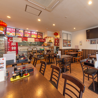 どんなシーンでも使いやすいくつろげる店内です。