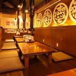 テーブル席とお座敷をご用意！お座敷は最大20名様までOKです。仕切りを入れて分ける事も可能です。