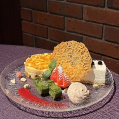 フルーツグラタンと本日のおすすめデザート盛り合わせ