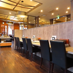 お一人様でも利用しやすいカウンター席もご用意しております◎