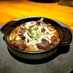 トロっとスジ肉の赤ワイン味噌煮込み
