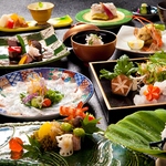 当店では旬の食材を使用した割烹料理をご賞味いただけます。地産地消も考慮された料理をお楽しみに。