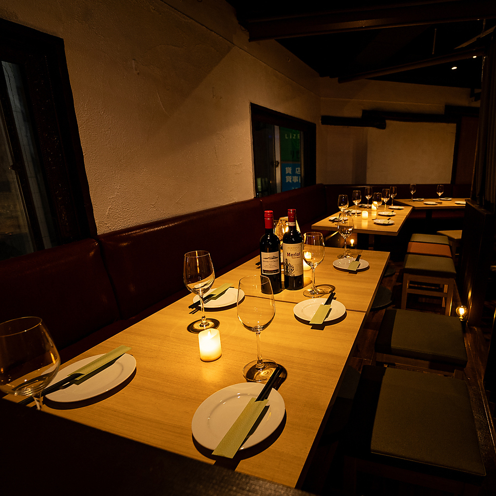 アジア各国の味わい深い肉料理とBBQを提供しています。