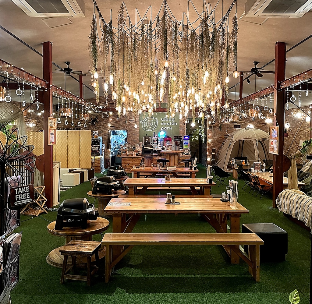 室内は全面人工芝を使用して非日常感を演出！（貸し切り・イベント・団体・二次会大歓迎！）