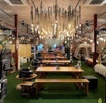 室内は全面人工芝を使用して非日常感を演出！（貸し切り・イベント・団体・二次会大歓迎！）