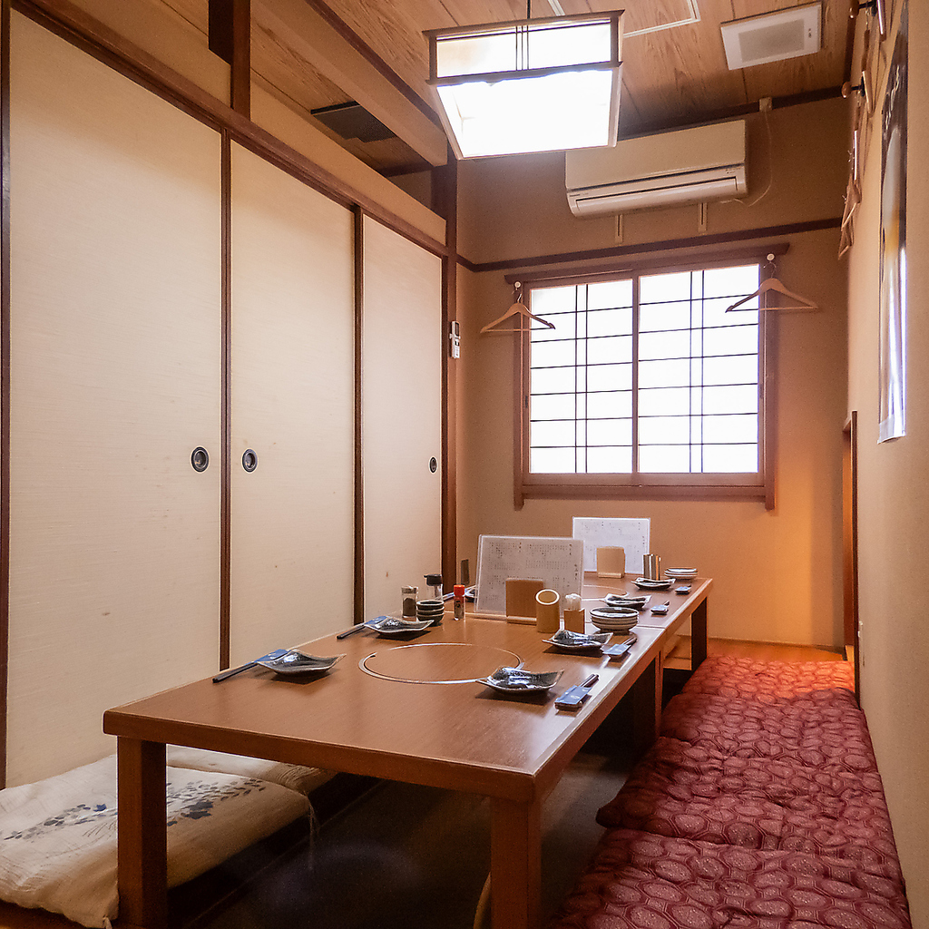 最大20名様まで対応可能な広々とした掘りごたつ個室は、会社宴会や打ち上げなど団体利用におすすめ◎