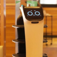 【話題の配膳ロボット稼働中！】　かわいい配膳ロボットがお出迎え！美味しいお肉をお客様の元へお届けします。