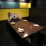 仕切りがあるので周囲も気にならない♪仲間とワイワイしながら楽しく飲める席！