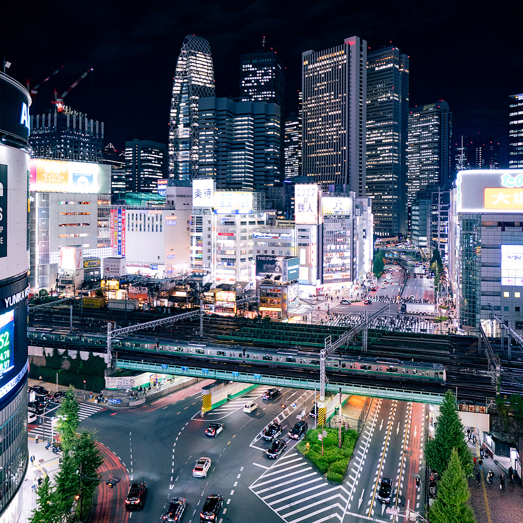 新宿西口方面の夜景は映画の撮影スポットにも使われる絶景スポット！