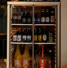 店内冷蔵ショーケースはセルフ飲み放題コーナー
