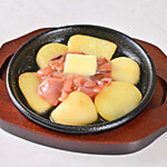 塩からじゃがバター/クリスピーサムギョプサル/親どり炭焼き/鶏団子の甘酢あん 各
