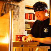 スタッフが心を込めて料理をご提供。焼き鳥や鰻料理はもちろん、お酒との相性も考えた一皿一皿を大切にしています。五反田で気軽に立ち寄れる居酒屋として、居心地の良い時間をお届けします。