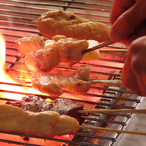 焼き鳥とステーキをお酒と一緒に愉しむ隠れ家、接待、記念日に。落ち着いた和の空間
