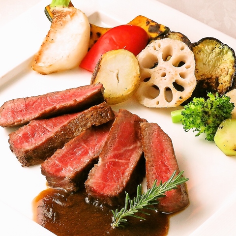 フレンチ一筋のシェフがふるまう本格フレンチをぜひご堪能ください。