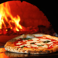 薪でピッツァを香ばしく焼き上げるピザ窯がございます☆焼きたてのピッツァは格別です！