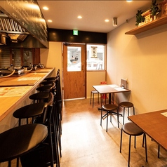 5名様用テーブル。繋げて10名様までご利用OK!飲み会やお食事など様々な場面にご利用ください。