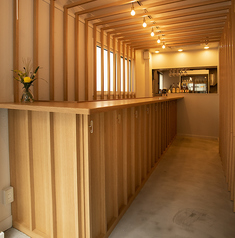 お一人様から楽しめる立ち飲みカウンター☆